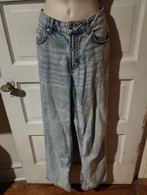 H&M Divided Acid Wash Distressed Jeans Size 4